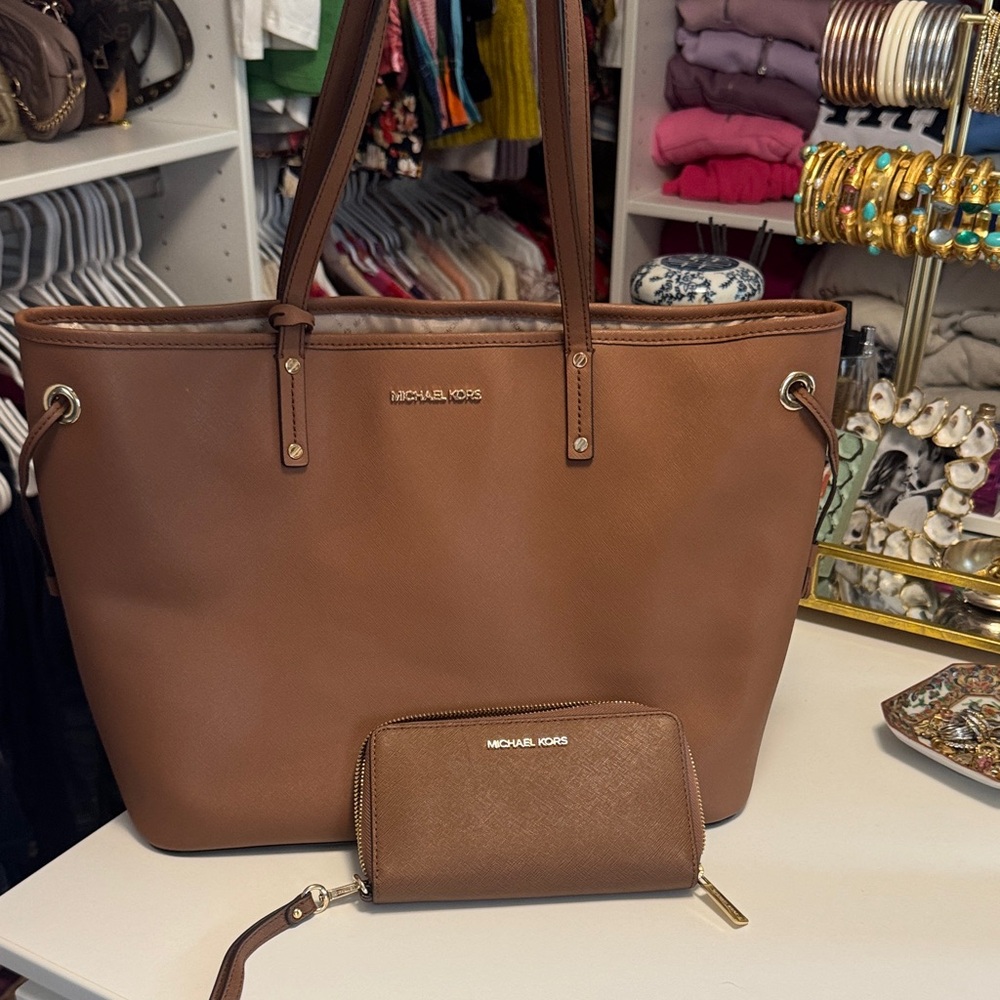 Michael Kors Tan Tote Bag and Wallet Set